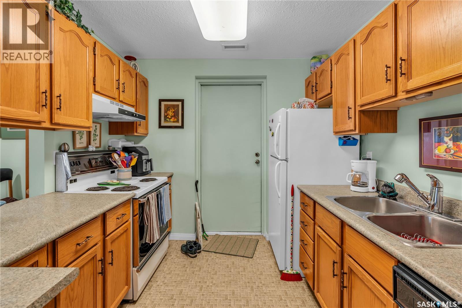 A2 532 River Street E Property Photo 17