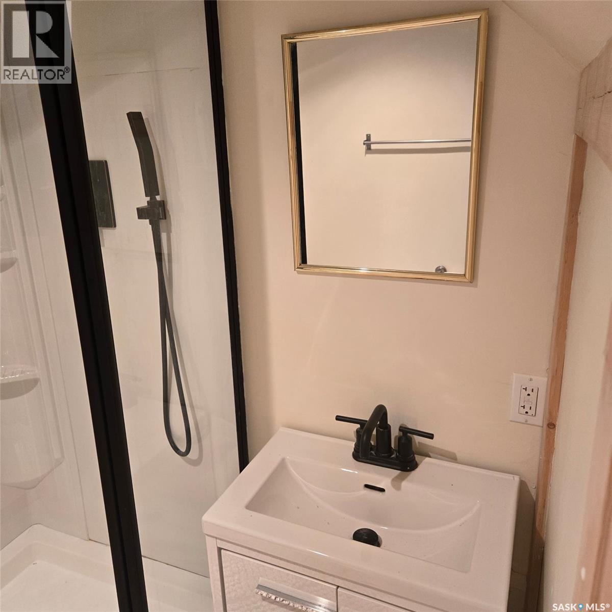 608 Whyte Street Property Photo 12