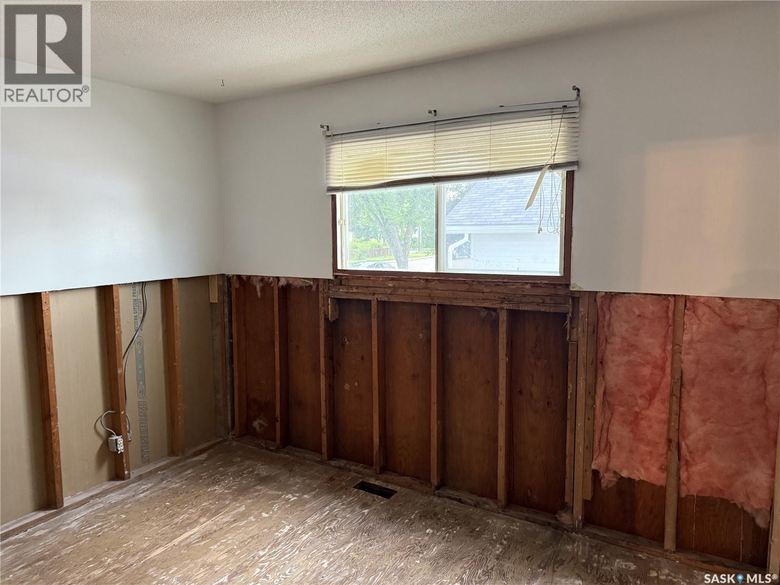 537 4th Street W Property Photo 6
