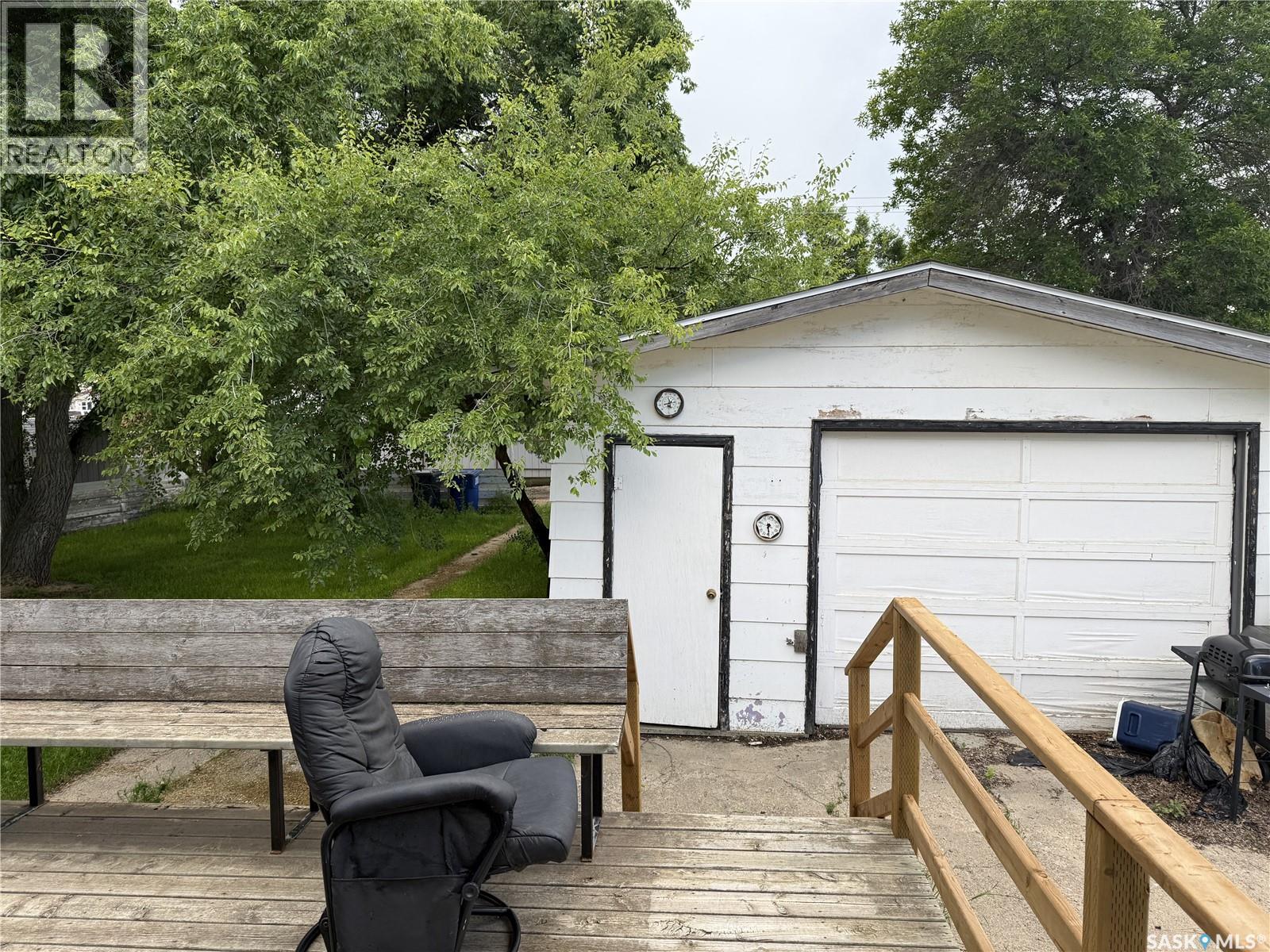 537 4th Street W Property Photo 7