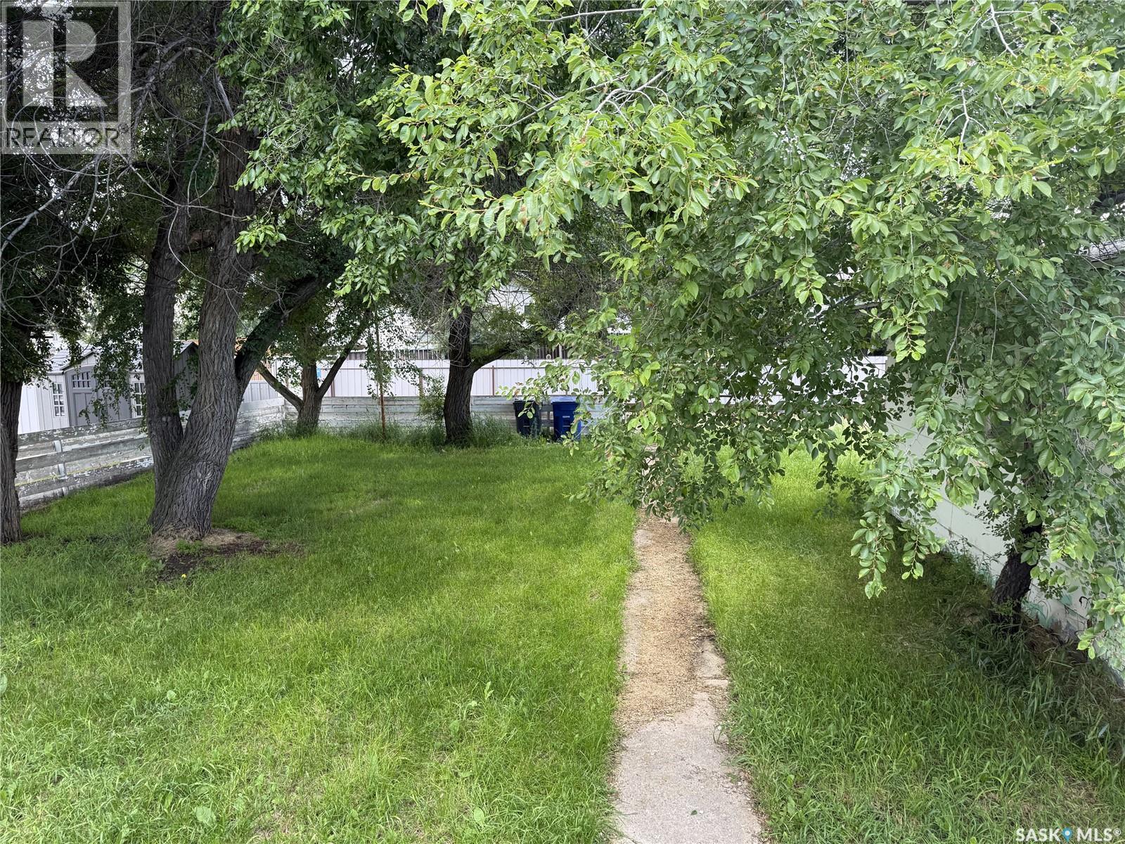 537 4th Street W Property Photo 8