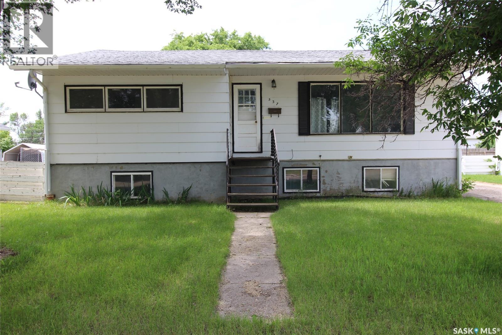 537 4th Street W Property Photo 9