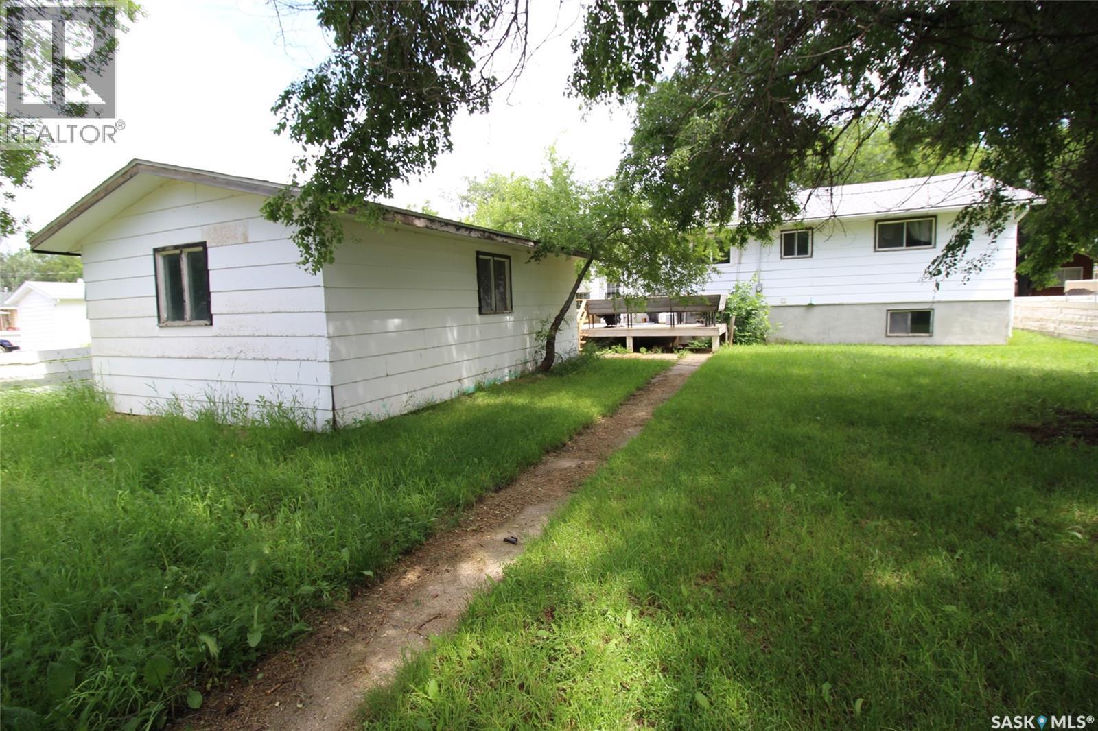 537 4th Street W Property Photo 11