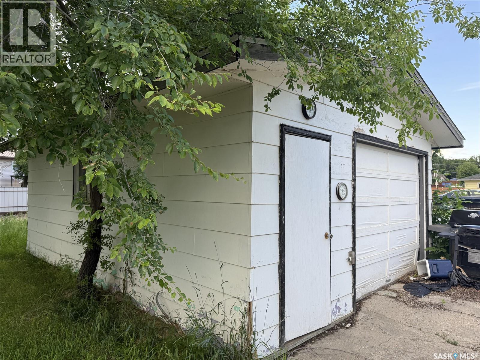 537 4th Street W Property Photo 14