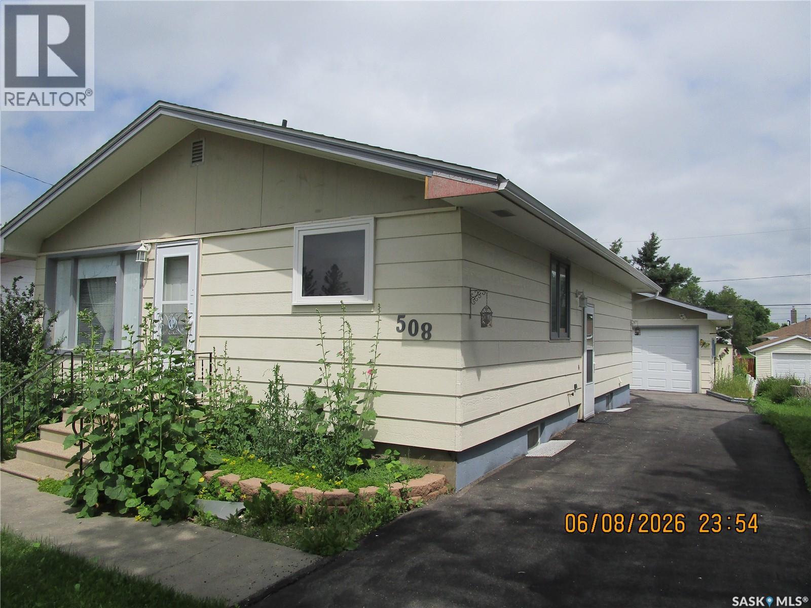 508 6th Avenue W Property Photo 1