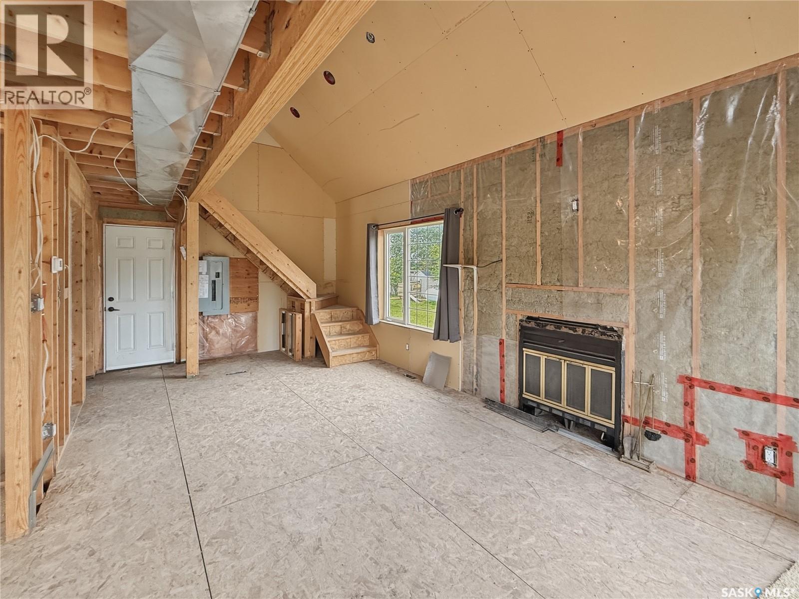 403 Smith Crescent Property Photo 4