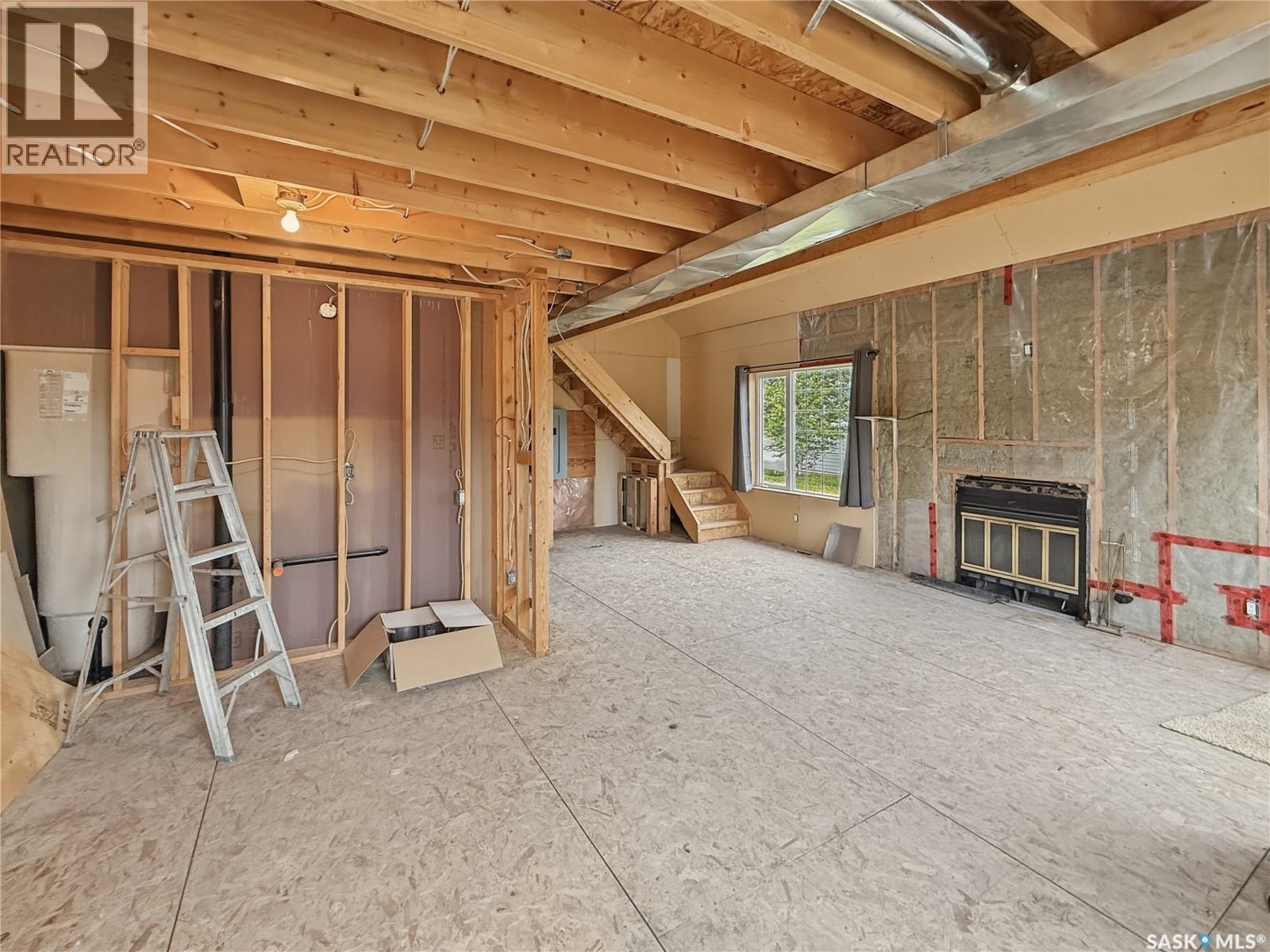 403 Smith Crescent Property Photo 5