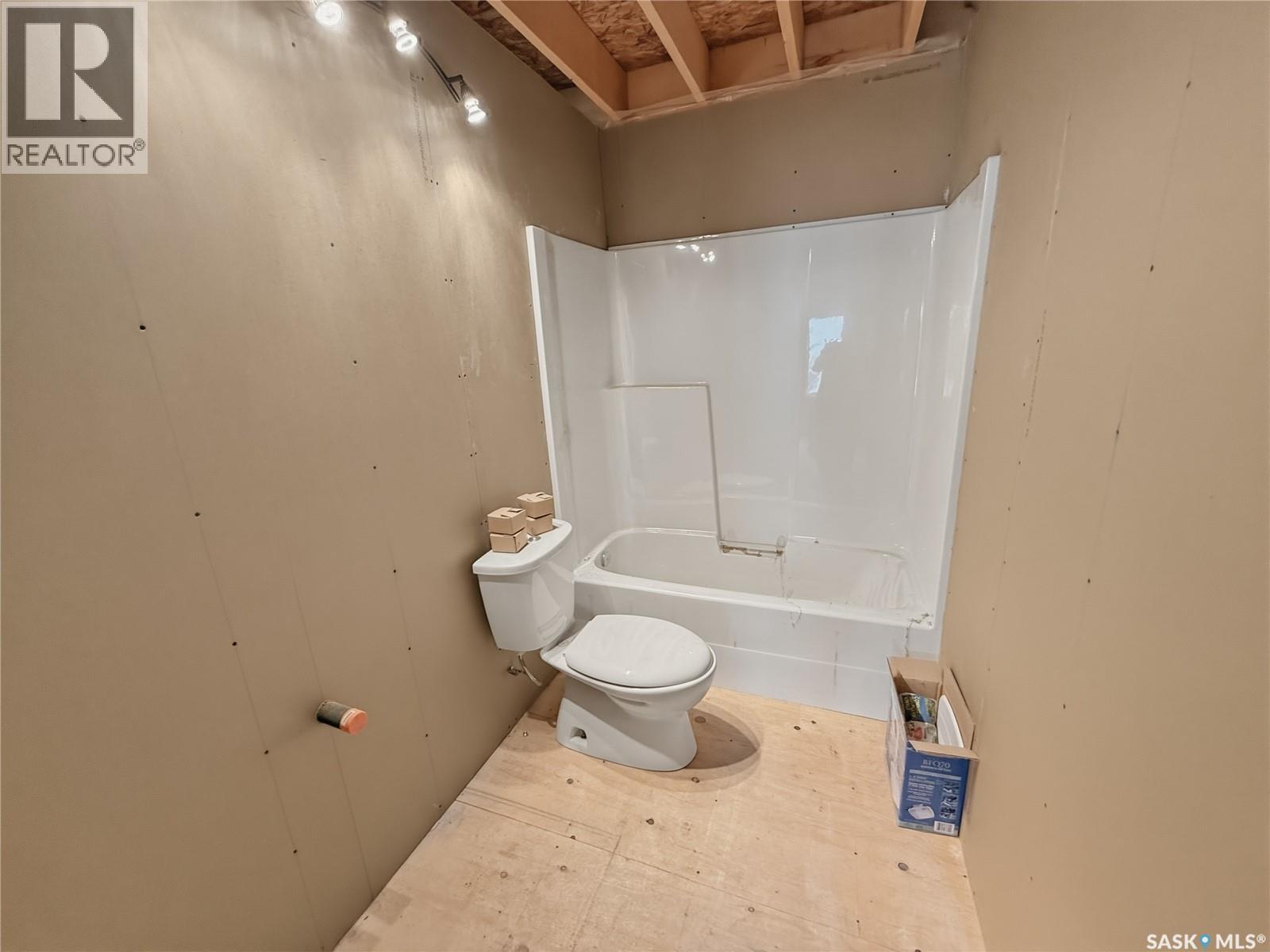 403 Smith Crescent Property Photo 8