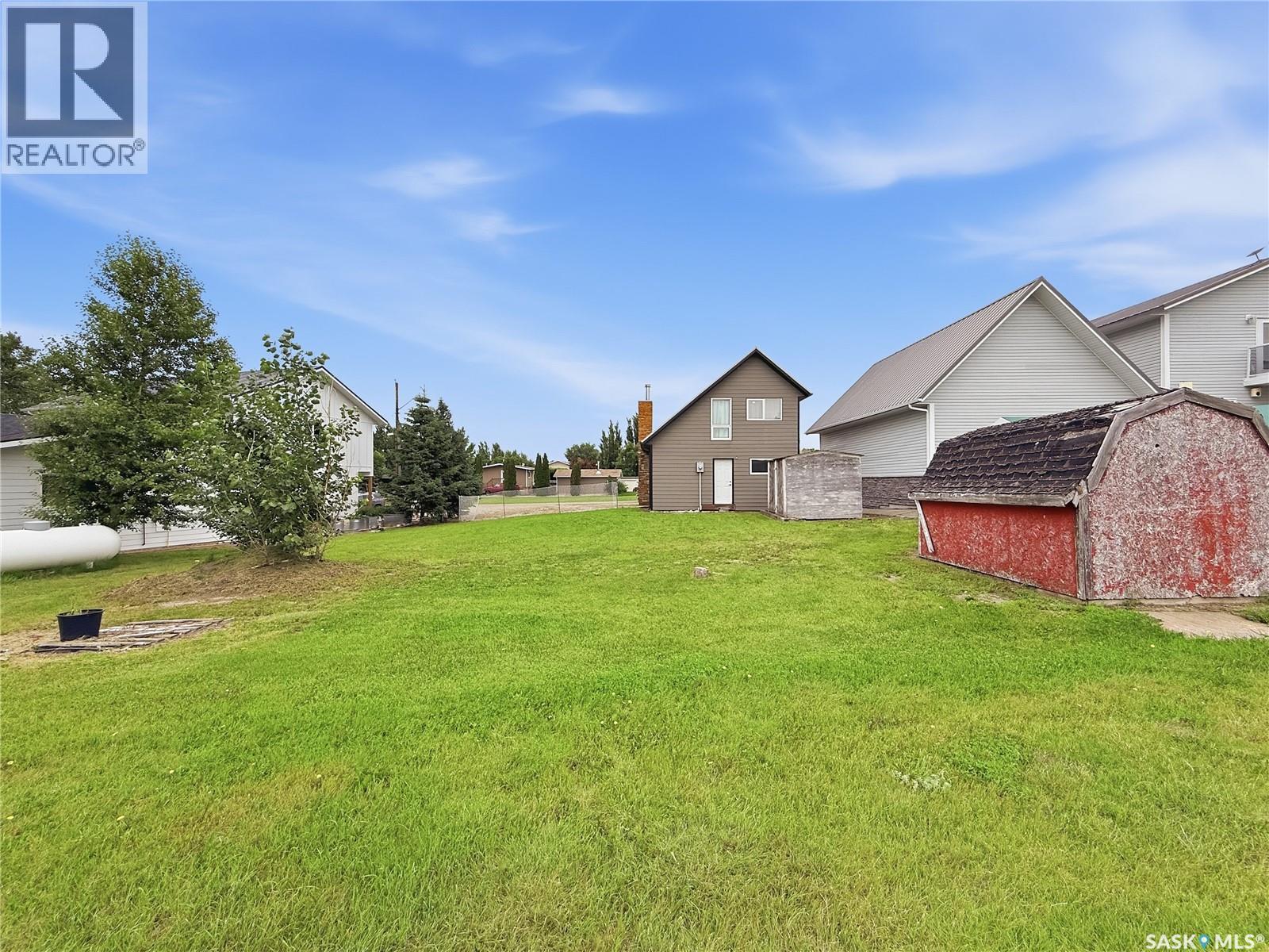 403 Smith Crescent Property Photo 16