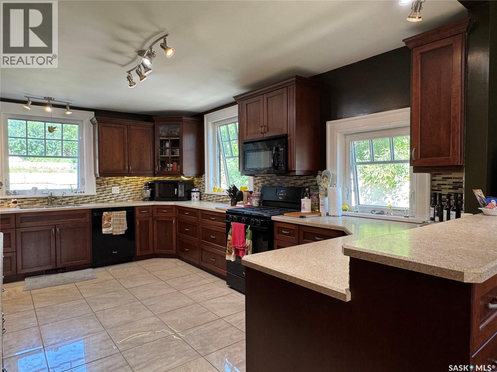 607 Barnett Drive Property Photo 16