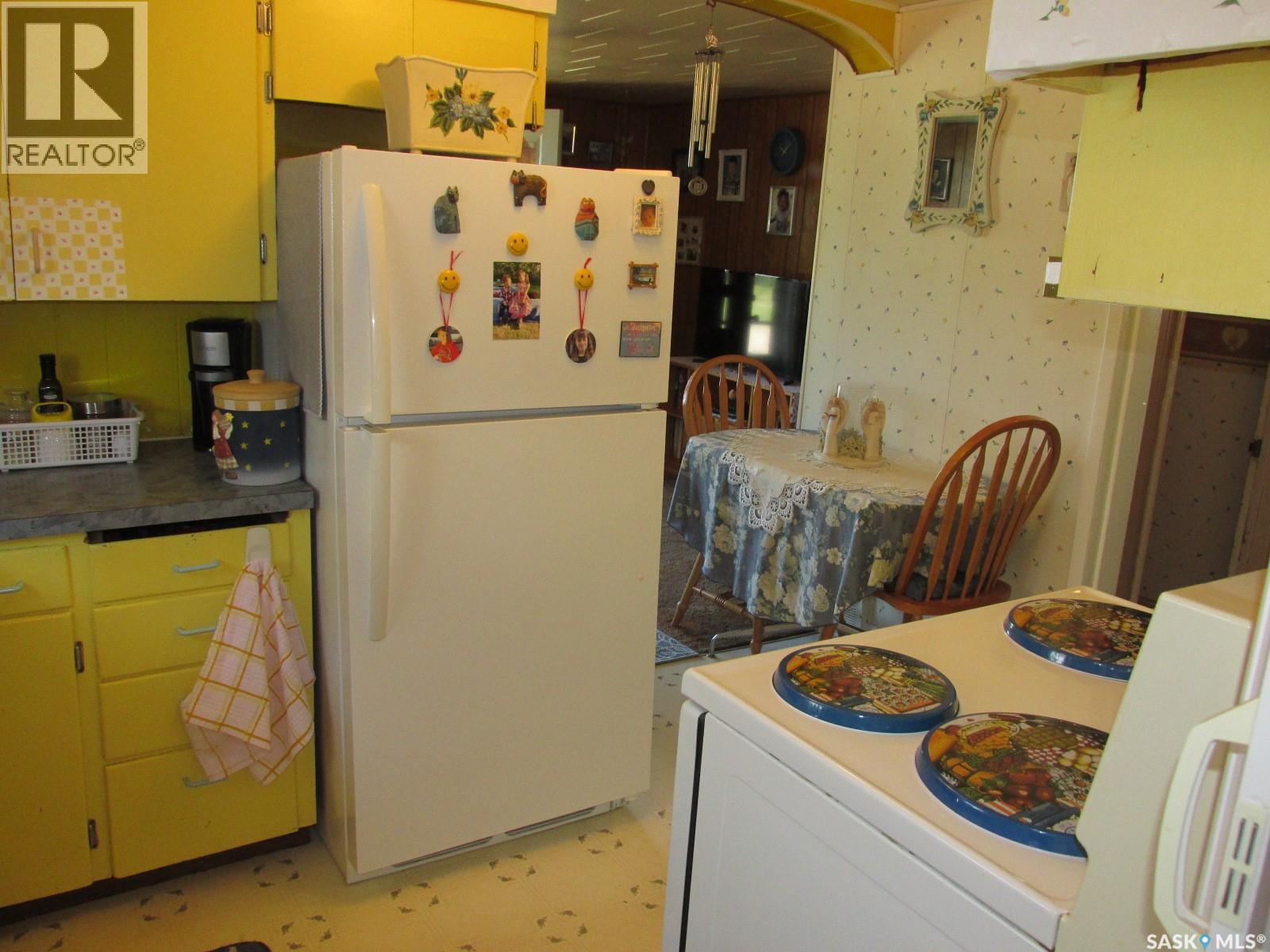 604 Railway Avenue W Property Photo 8