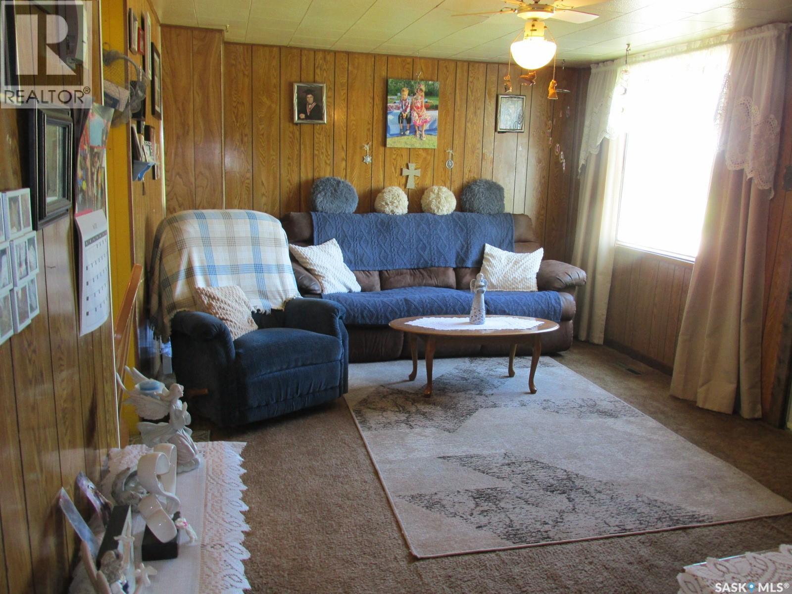 604 Railway Avenue W Property Photo 9