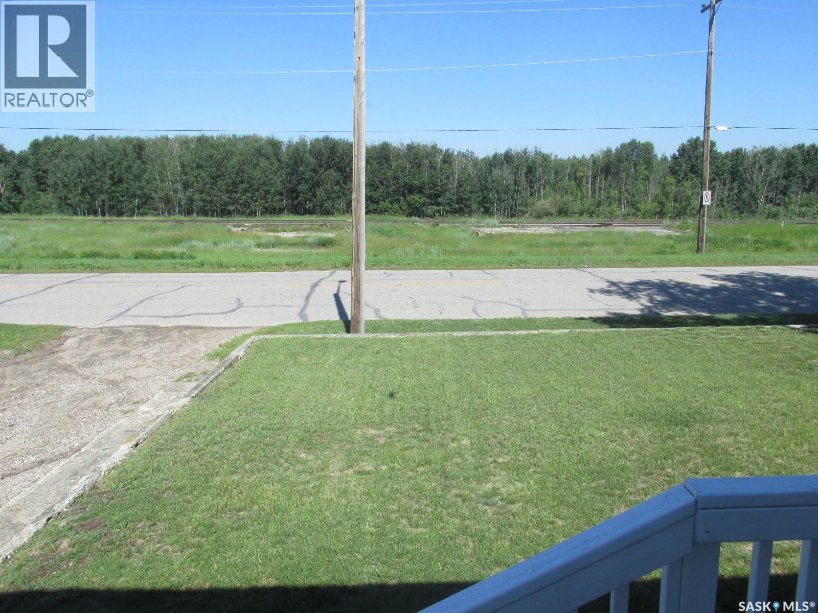 604 Railway Avenue W Property Photo 11