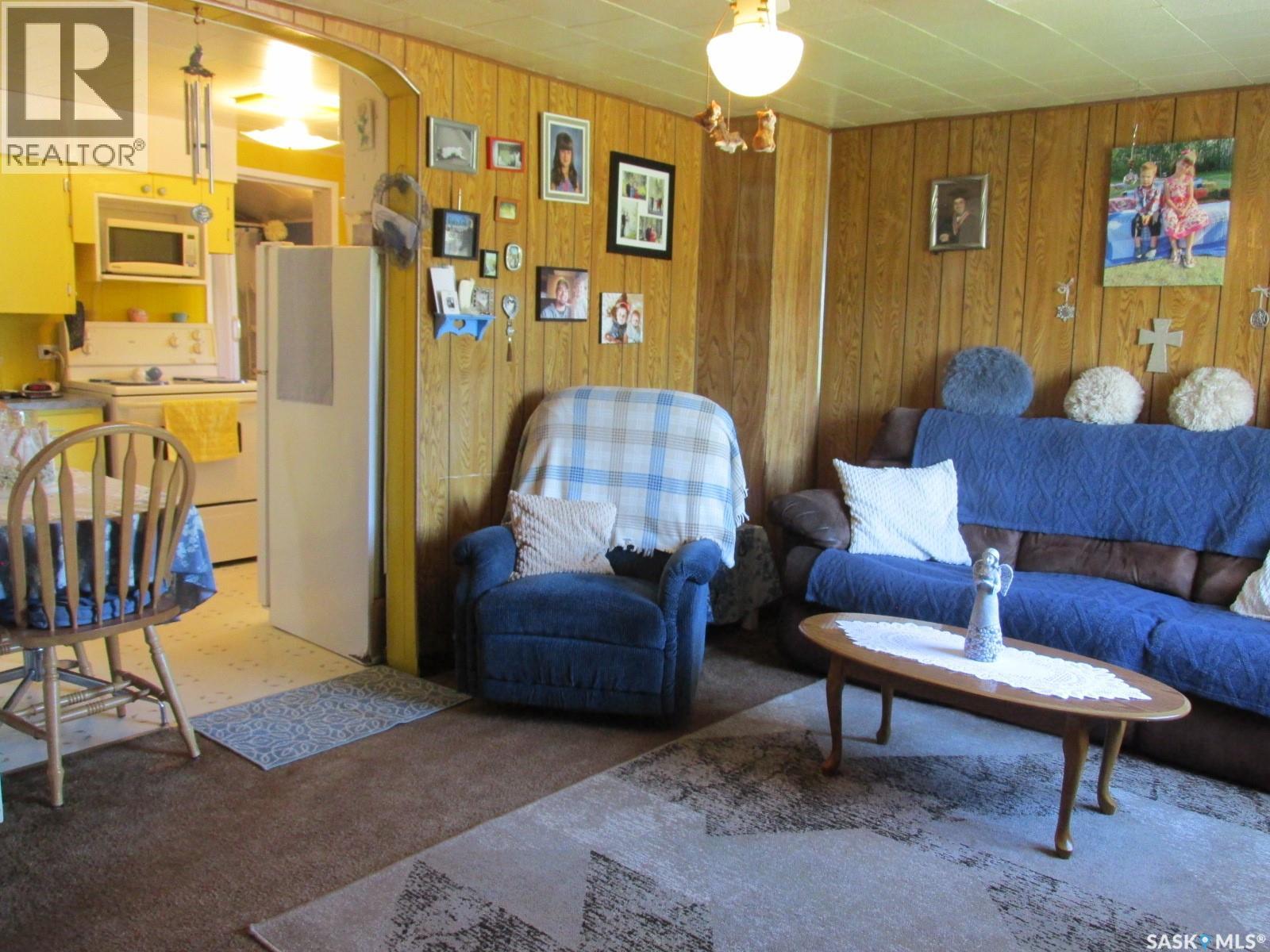 604 Railway Avenue W Property Photo 12