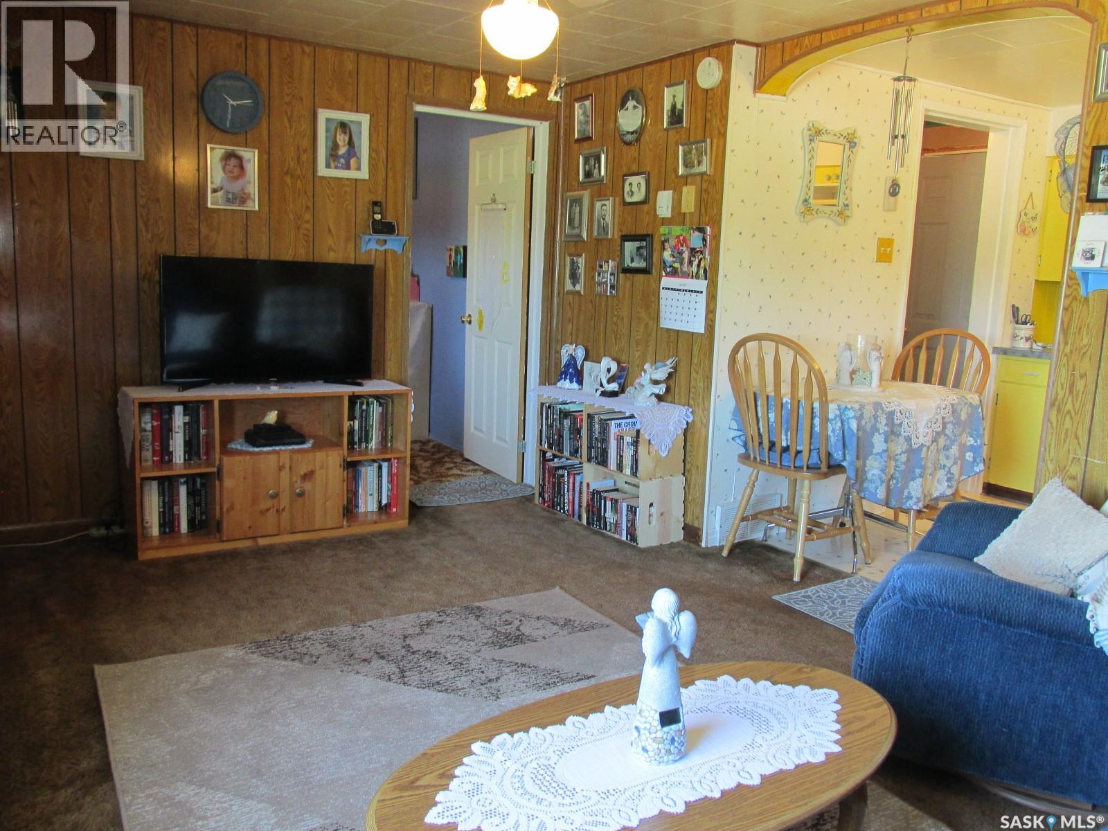 604 Railway Avenue W Property Photo 13
