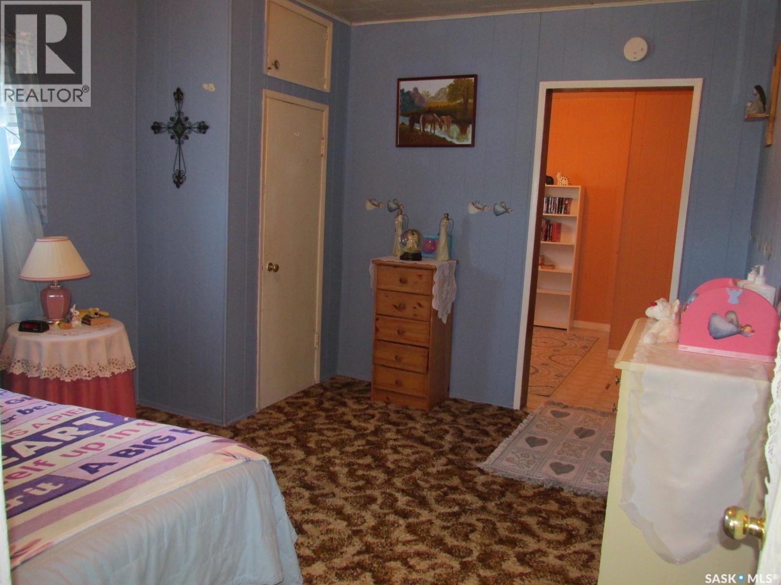 604 Railway Avenue W Property Photo 14