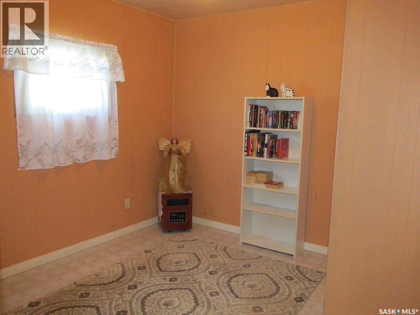 604 Railway Avenue W Property Photo 16