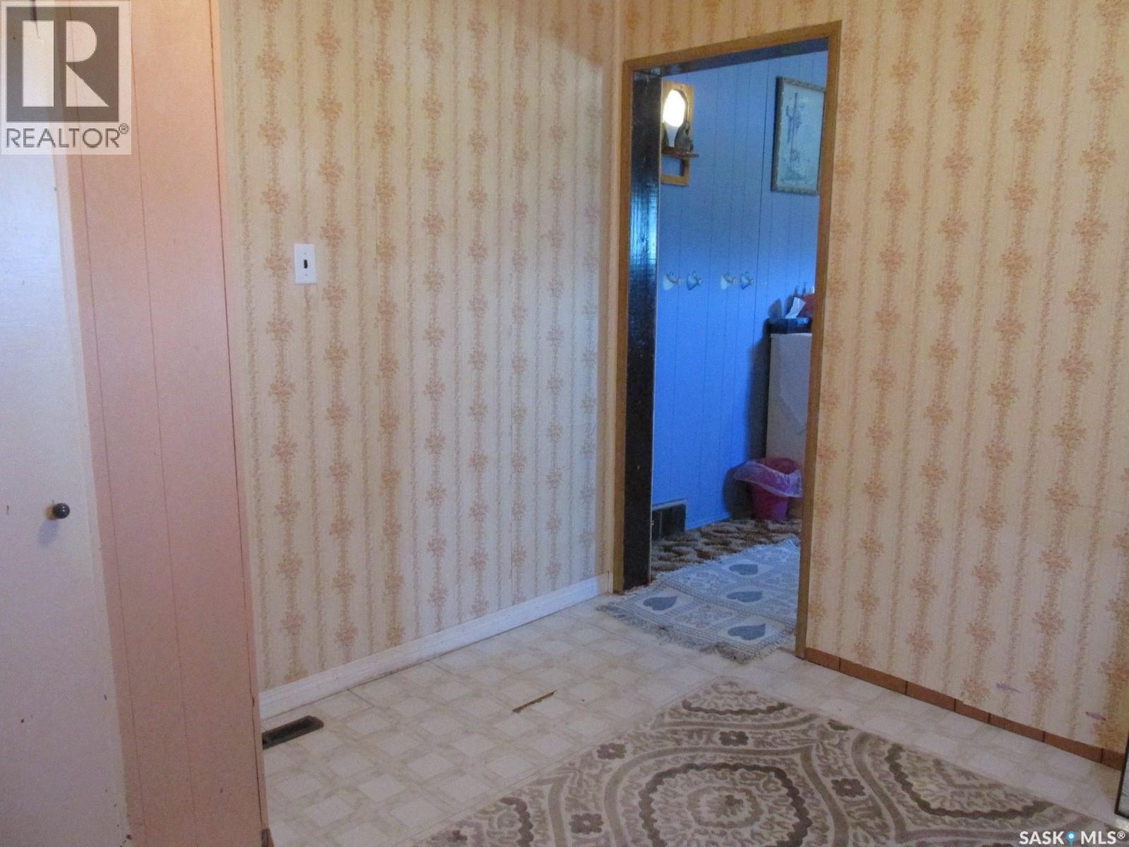 604 Railway Avenue W Property Photo 17