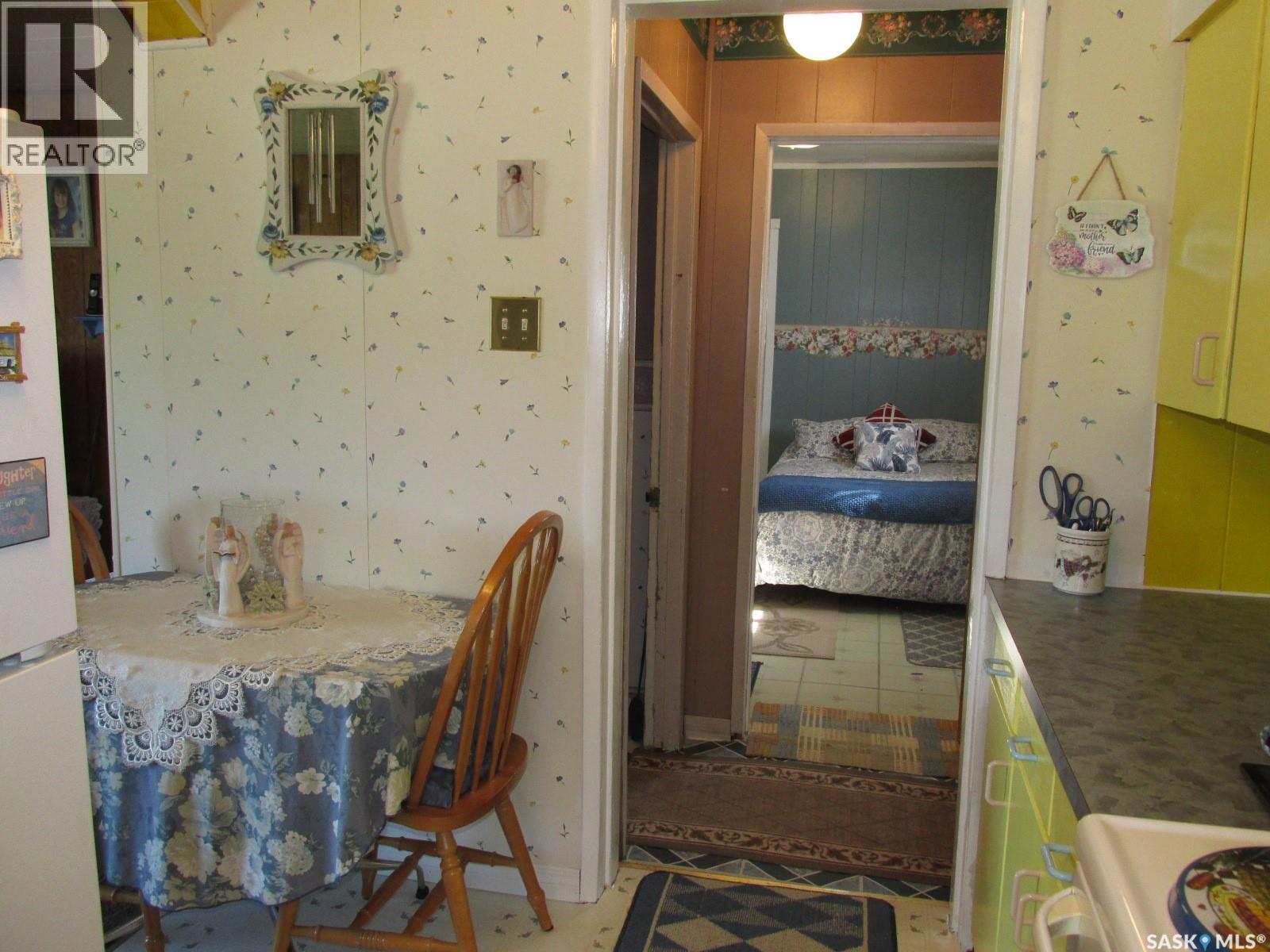 604 Railway Avenue W Property Photo 18