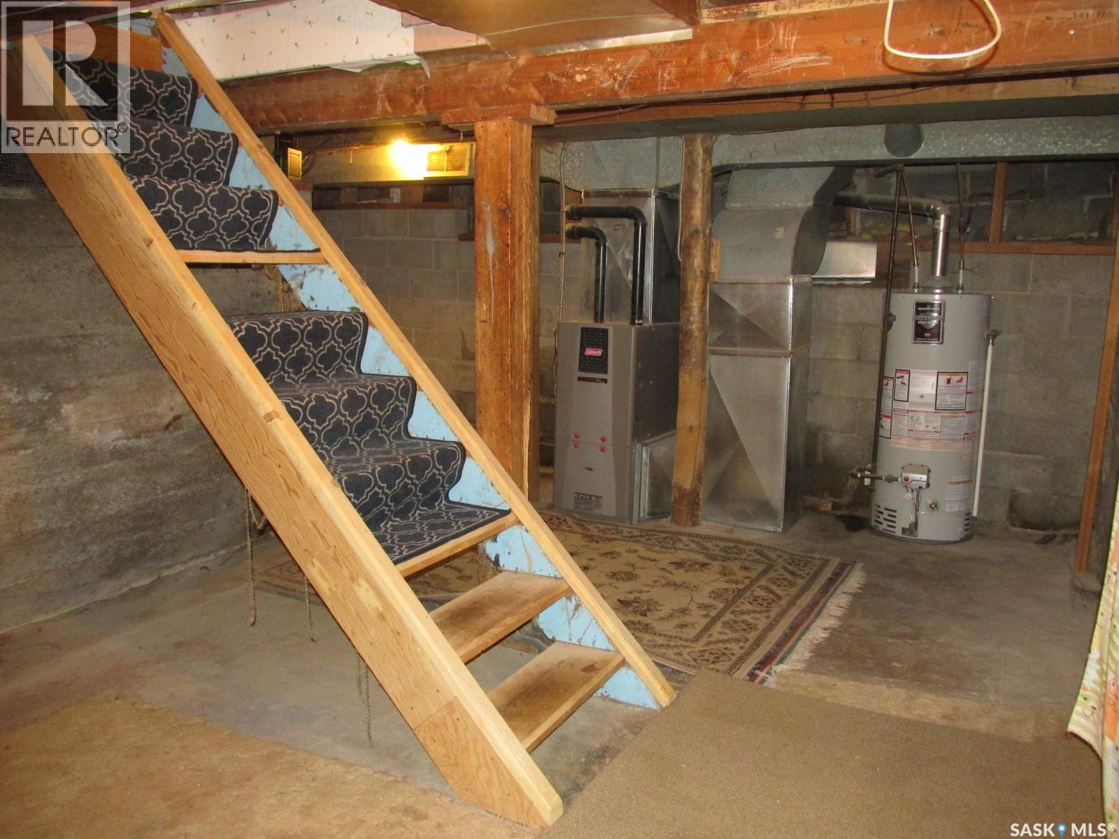 604 Railway Avenue W Property Photo 27