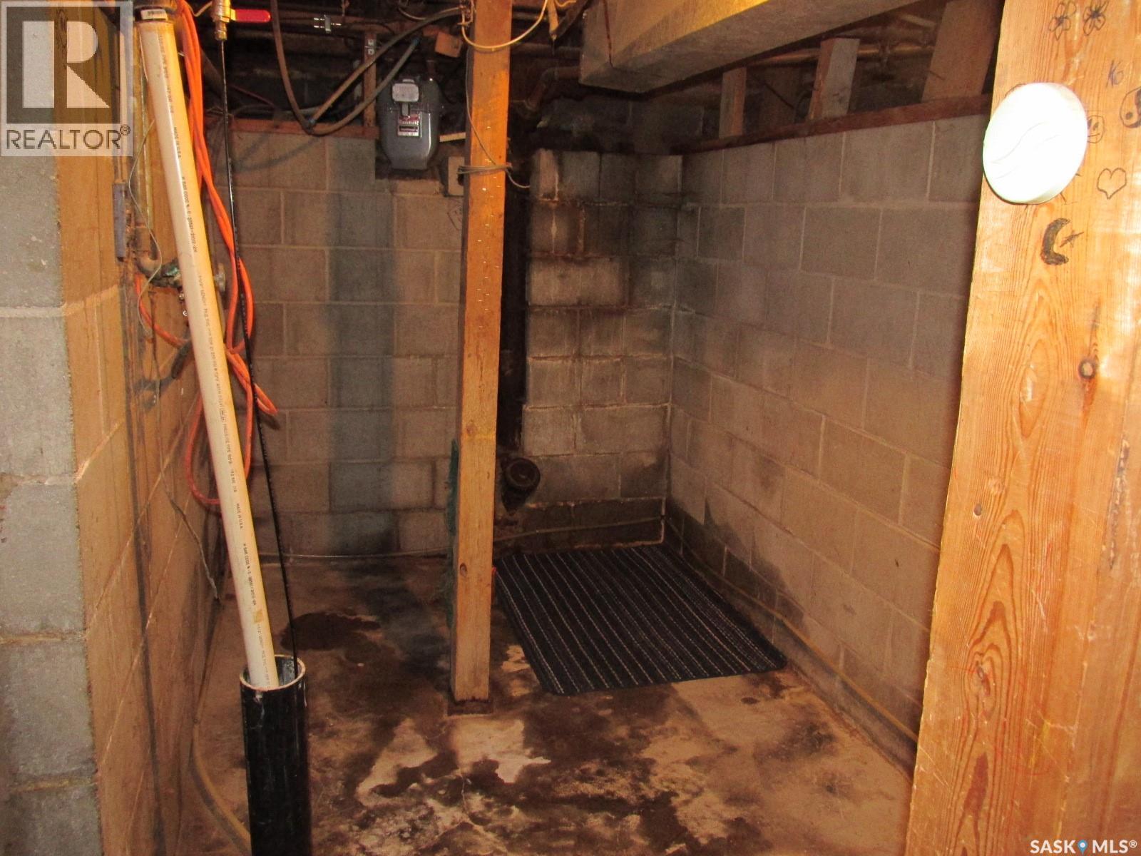 604 Railway Avenue W Property Photo 29