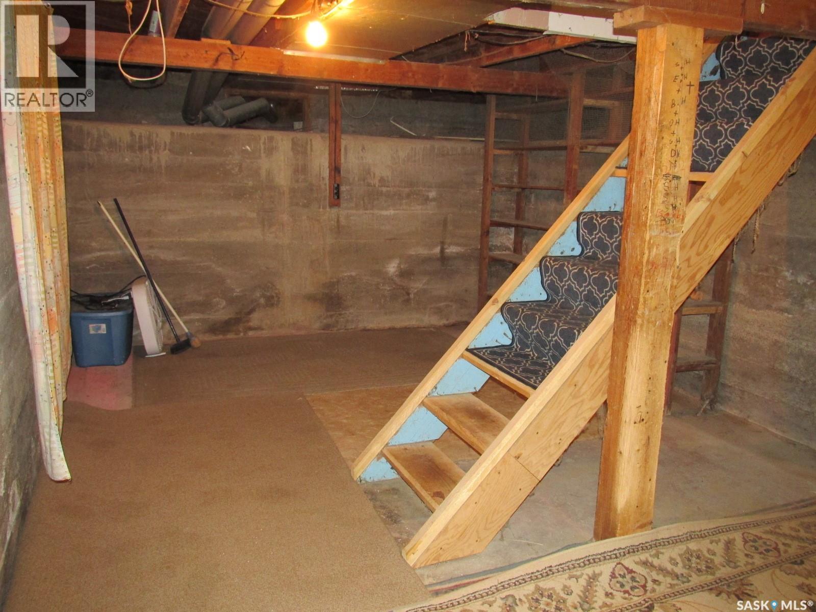 604 Railway Avenue W Property Photo 30