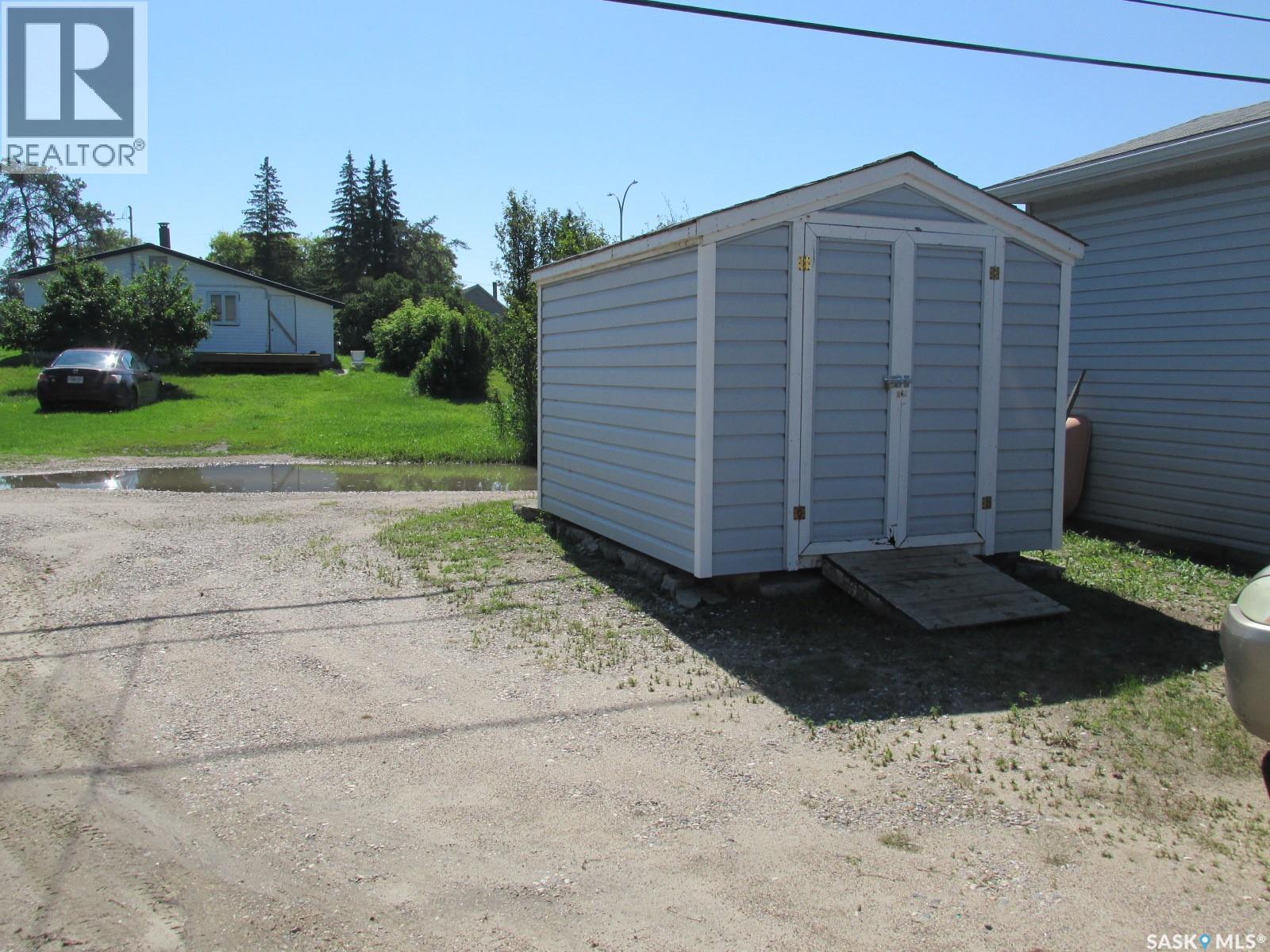 604 Railway Avenue W Property Photo 36