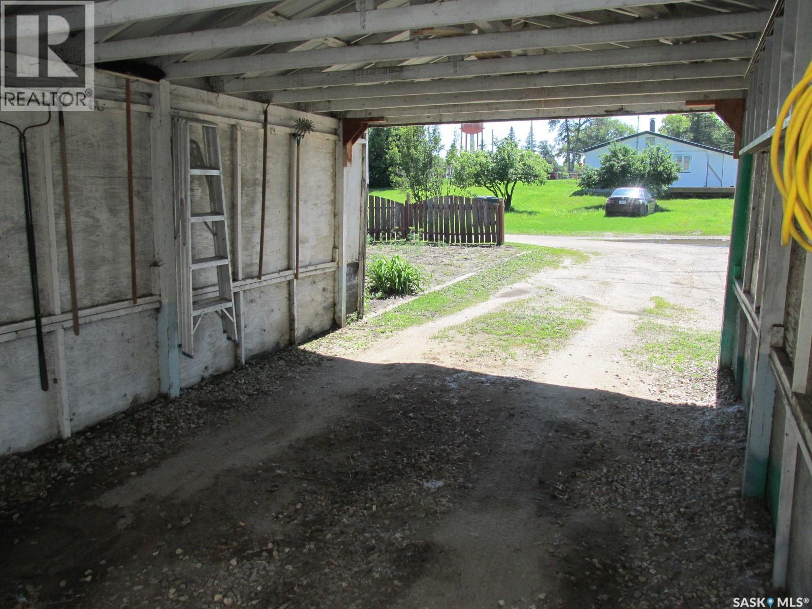 604 Railway Avenue W Property Photo 38