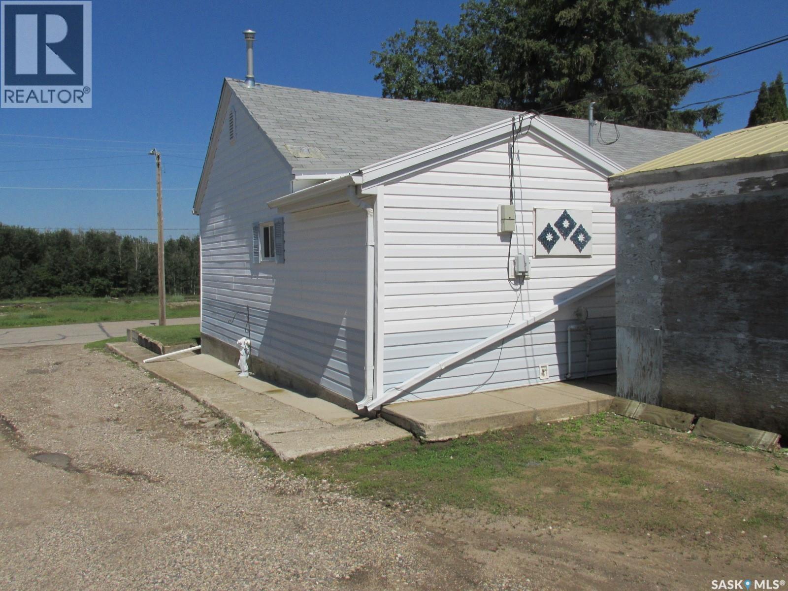 604 Railway Avenue W Property Photo 42