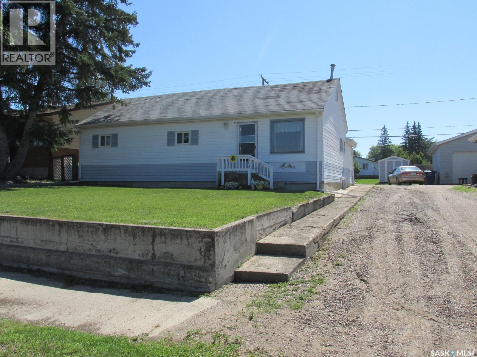 604 Railway Avenue W Property Photo 44