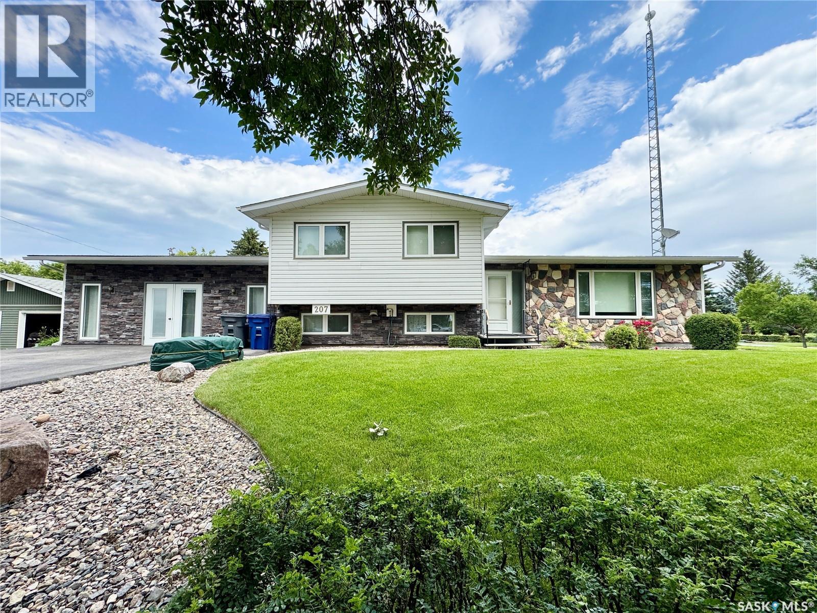 207 3rd Avenue E Property Photo 1