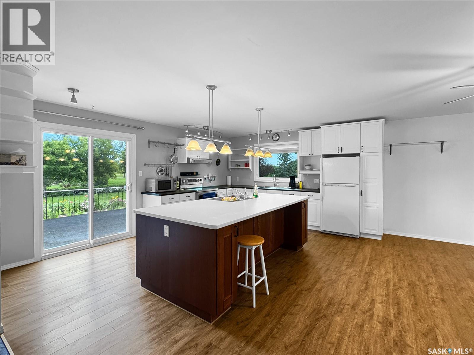 207 3rd Avenue E Property Photo 5