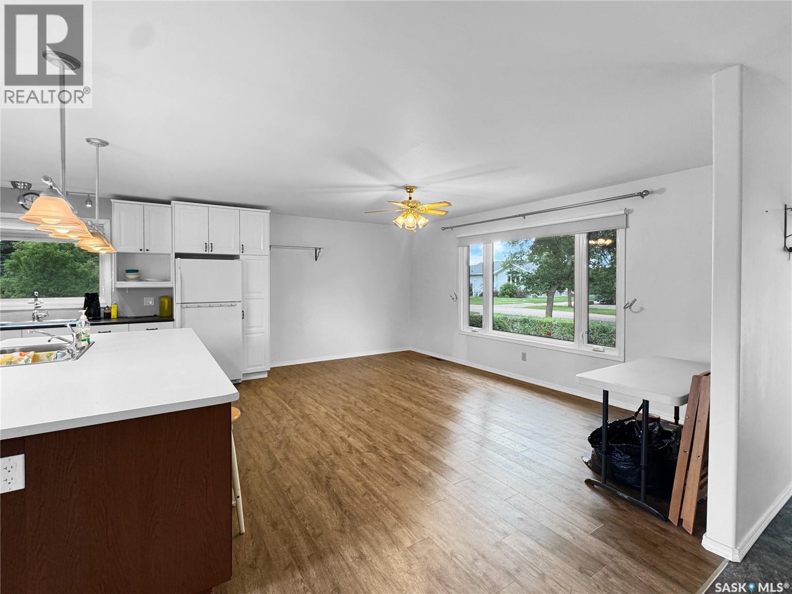 207 3rd Avenue E Property Photo 6