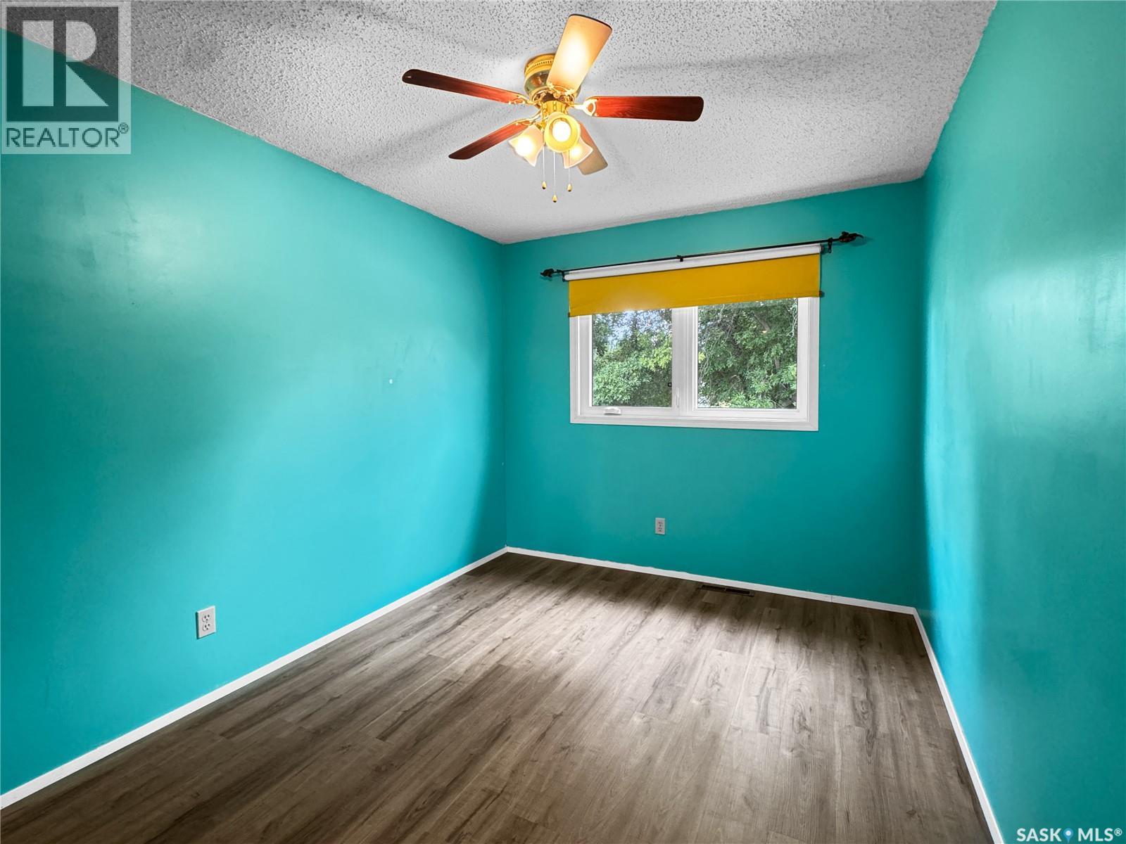 207 3rd Avenue E Property Photo 8