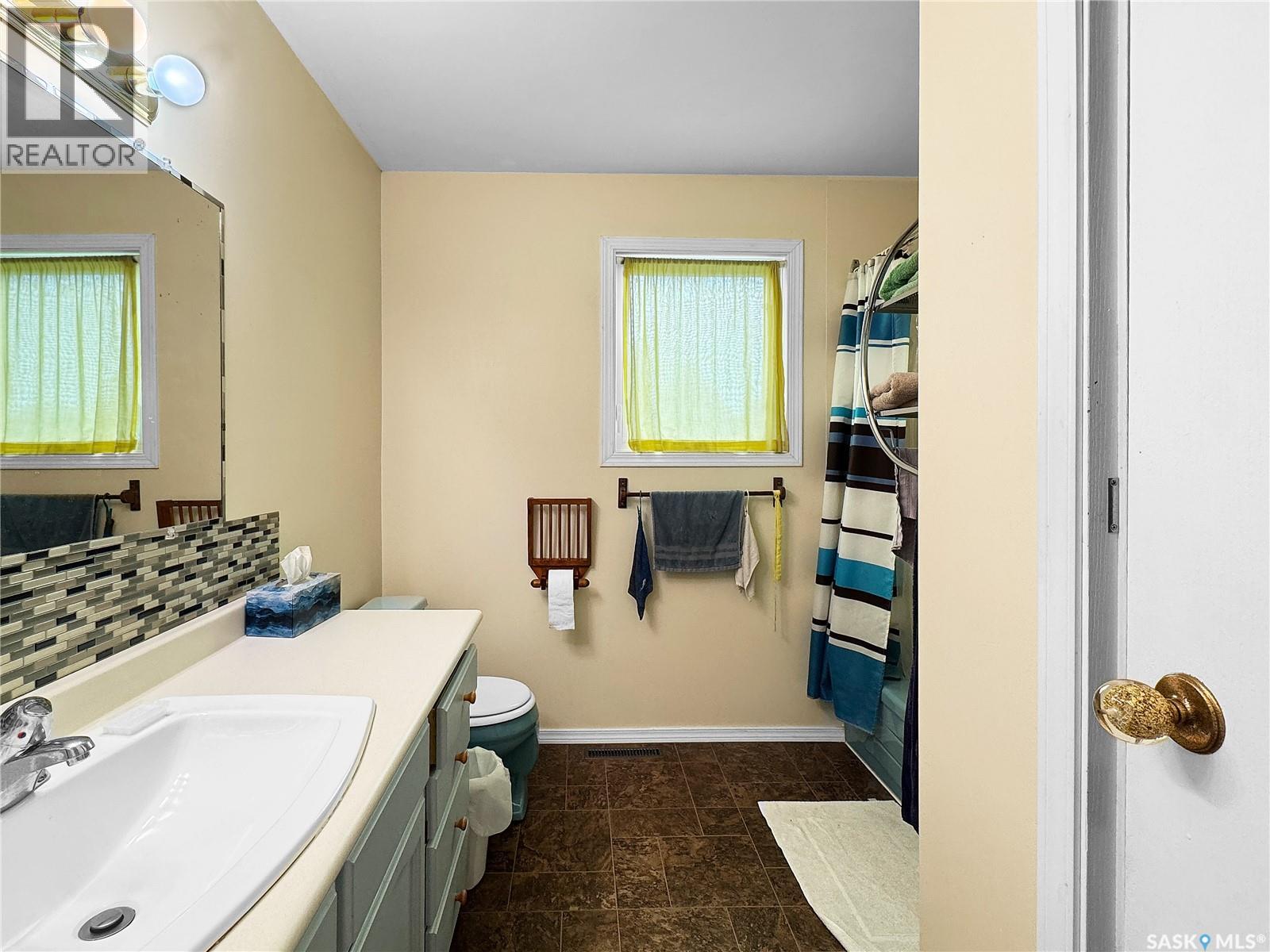 207 3rd Avenue E Property Photo 10