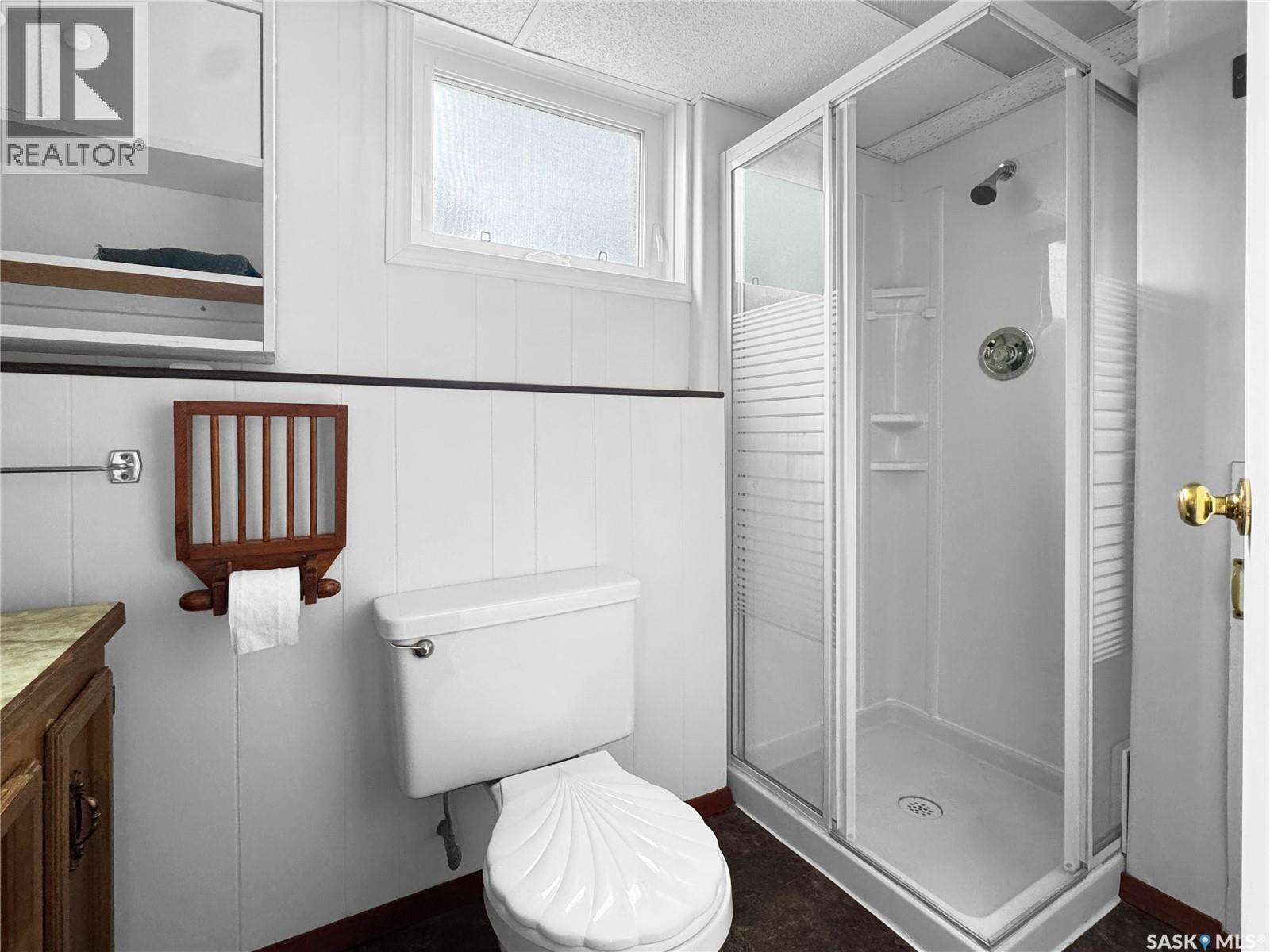 207 3rd Avenue E Property Photo 11