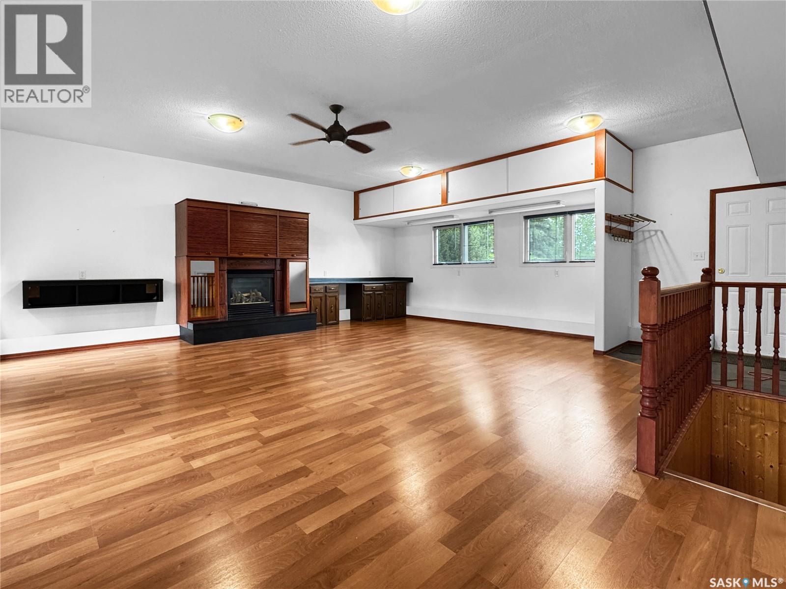207 3rd Avenue E Property Photo 12