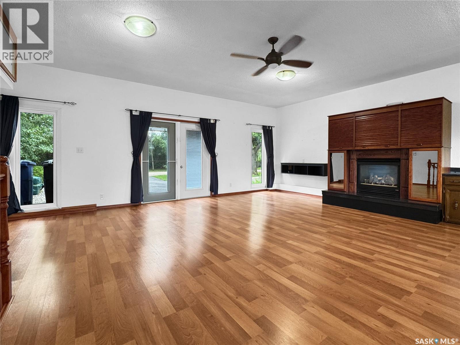 207 3rd Avenue E Property Photo 13