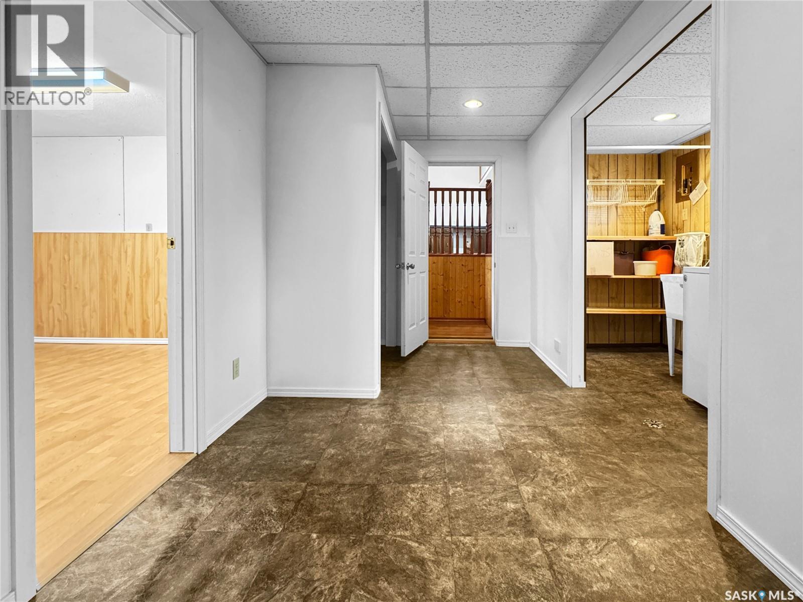 207 3rd Avenue E Property Photo 16