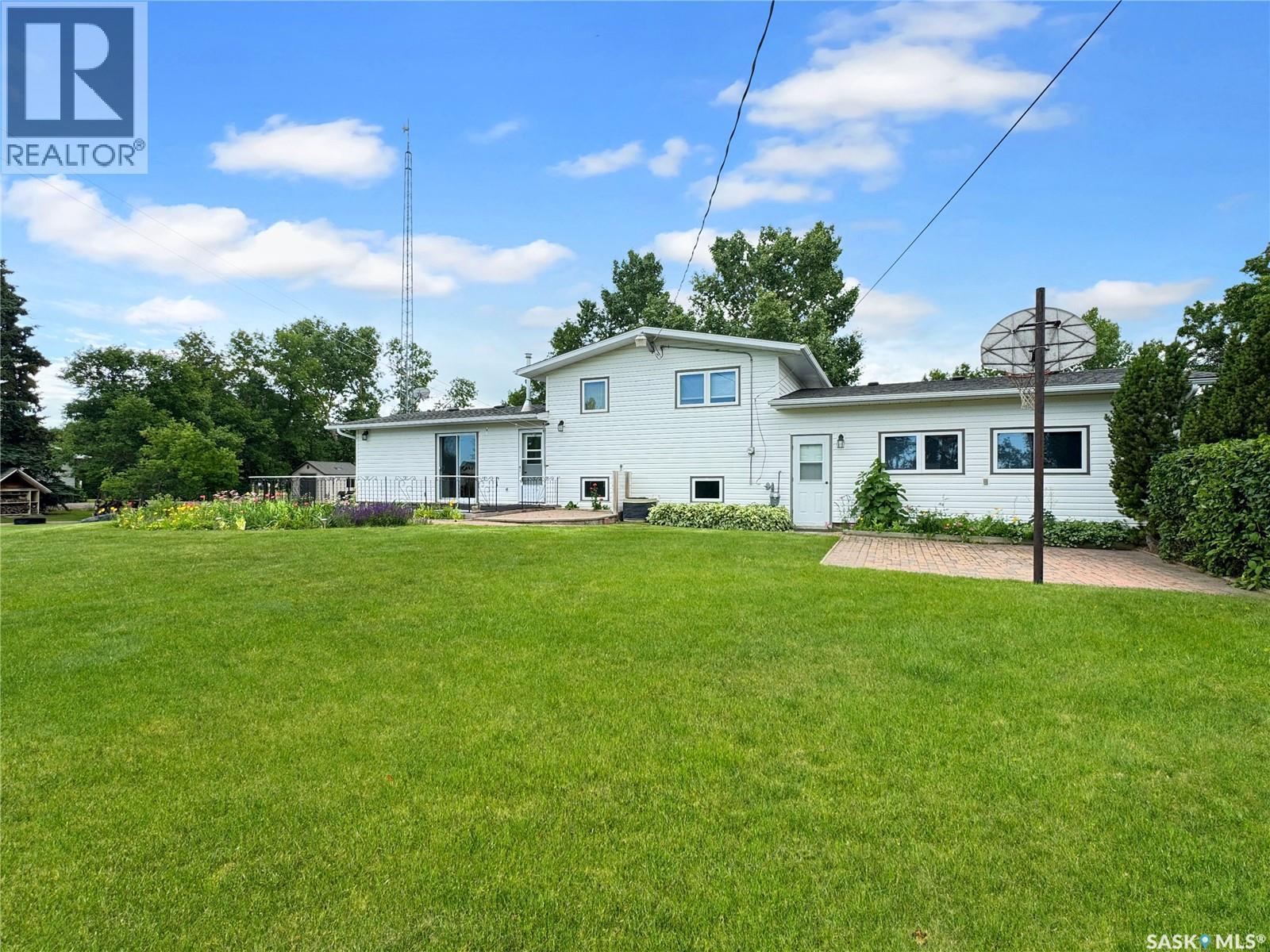 207 3rd Avenue E Property Photo 20