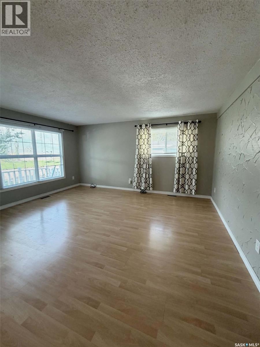 330 Coteau Street Property Photo 3