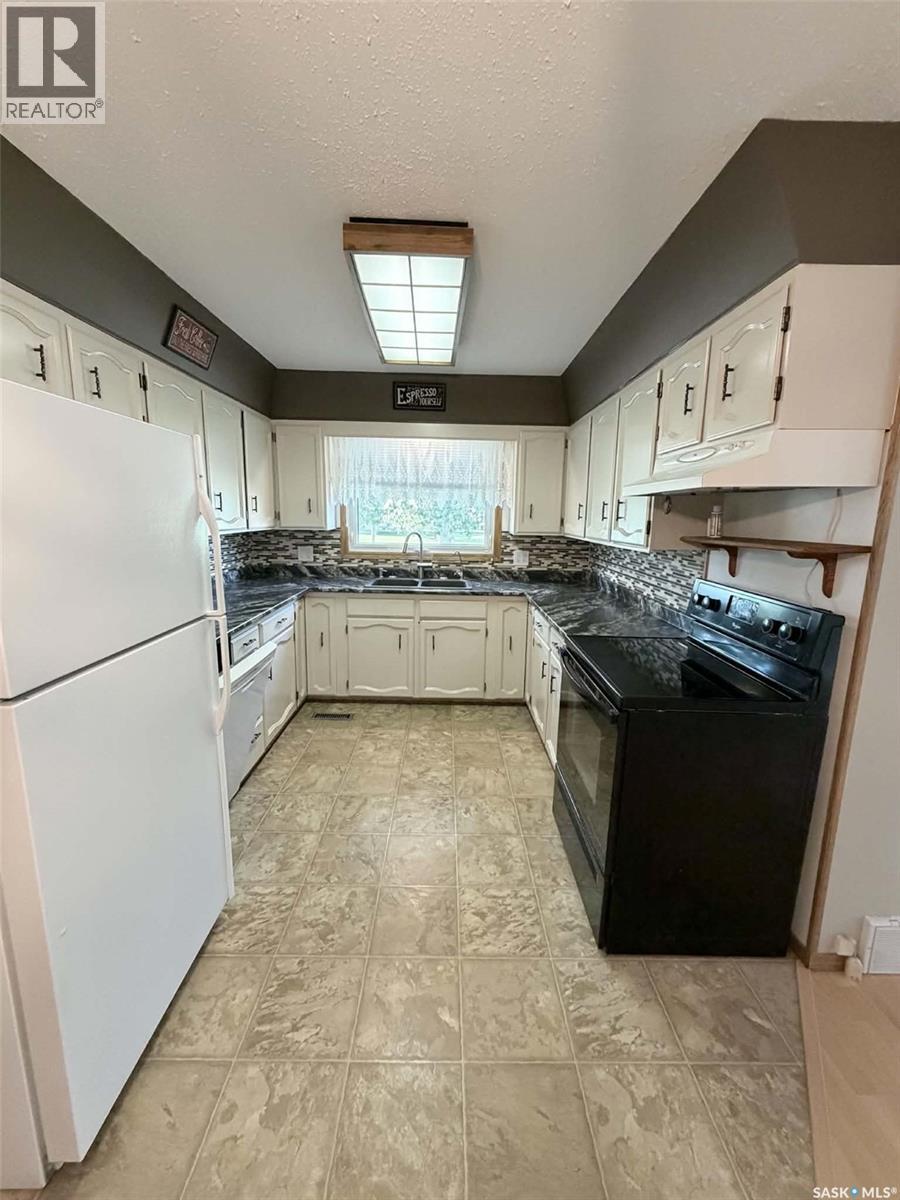 330 Coteau Street Property Photo 4