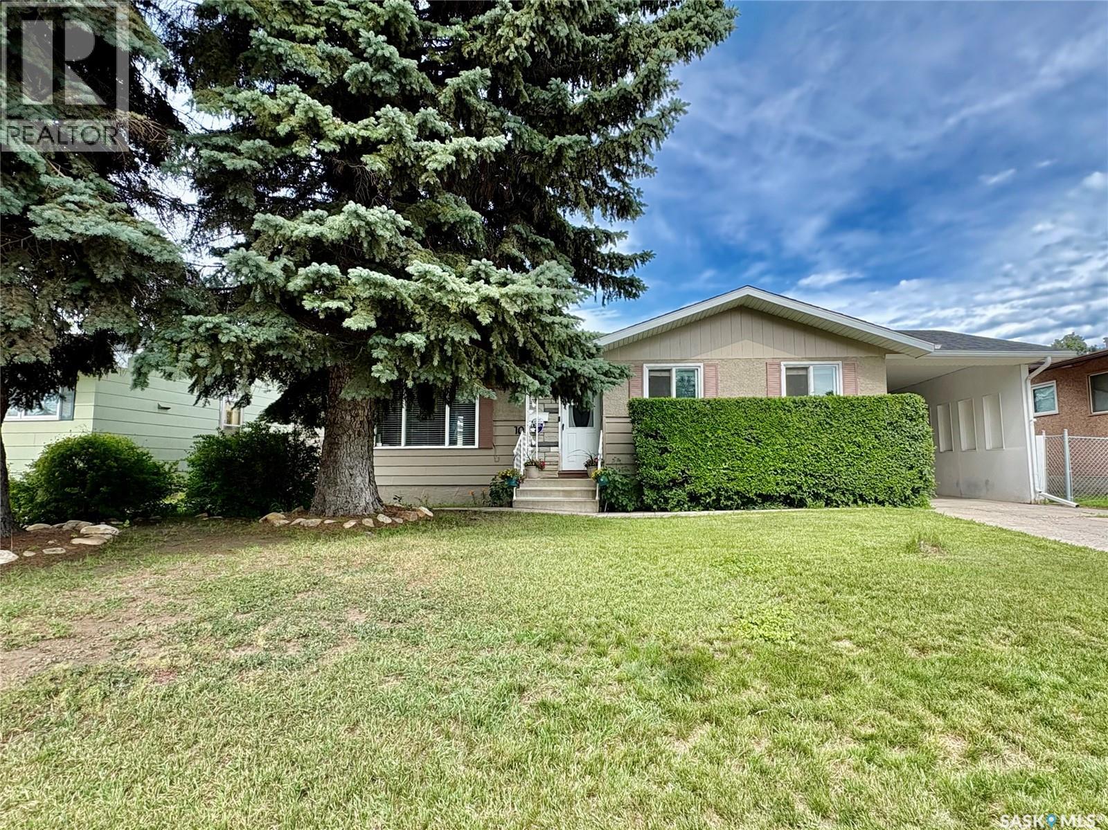 10 Mackie Crescent Property Photo 1