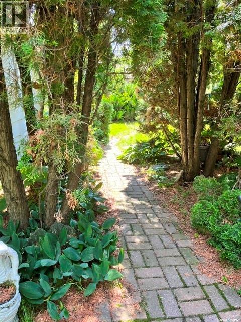 505 Macleod Avenue W Property Photo 2
