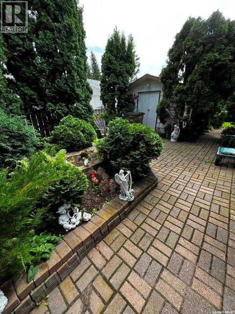 505 Macleod Avenue W Property Photo 3