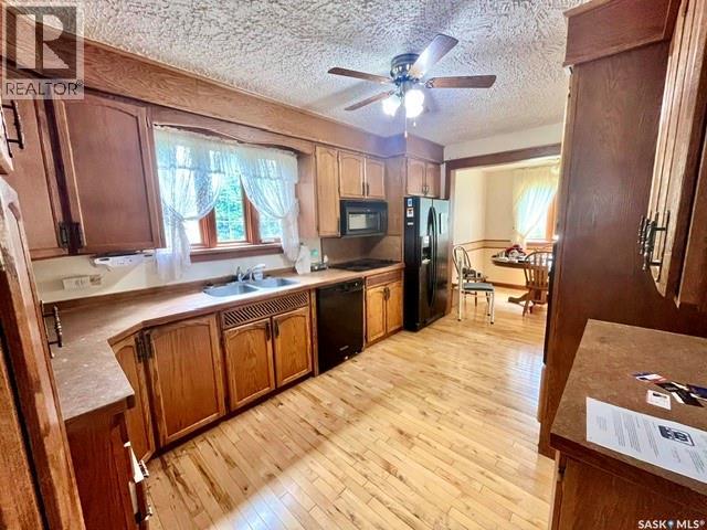 505 Macleod Avenue W Property Photo 4