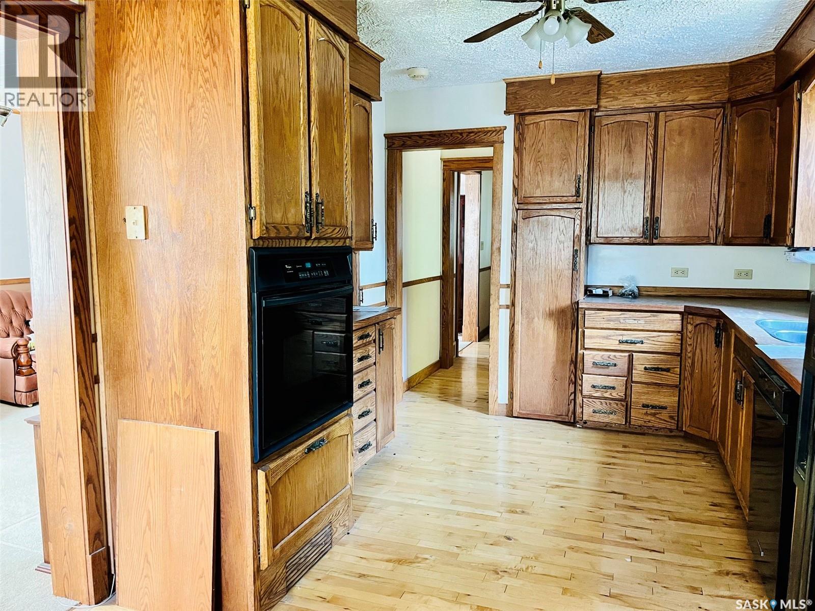 505 Macleod Avenue W Property Photo 5