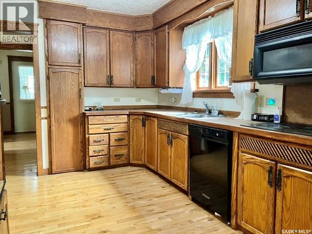505 Macleod Avenue W Property Photo 7