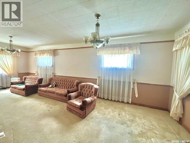 505 Macleod Avenue W Property Photo 10