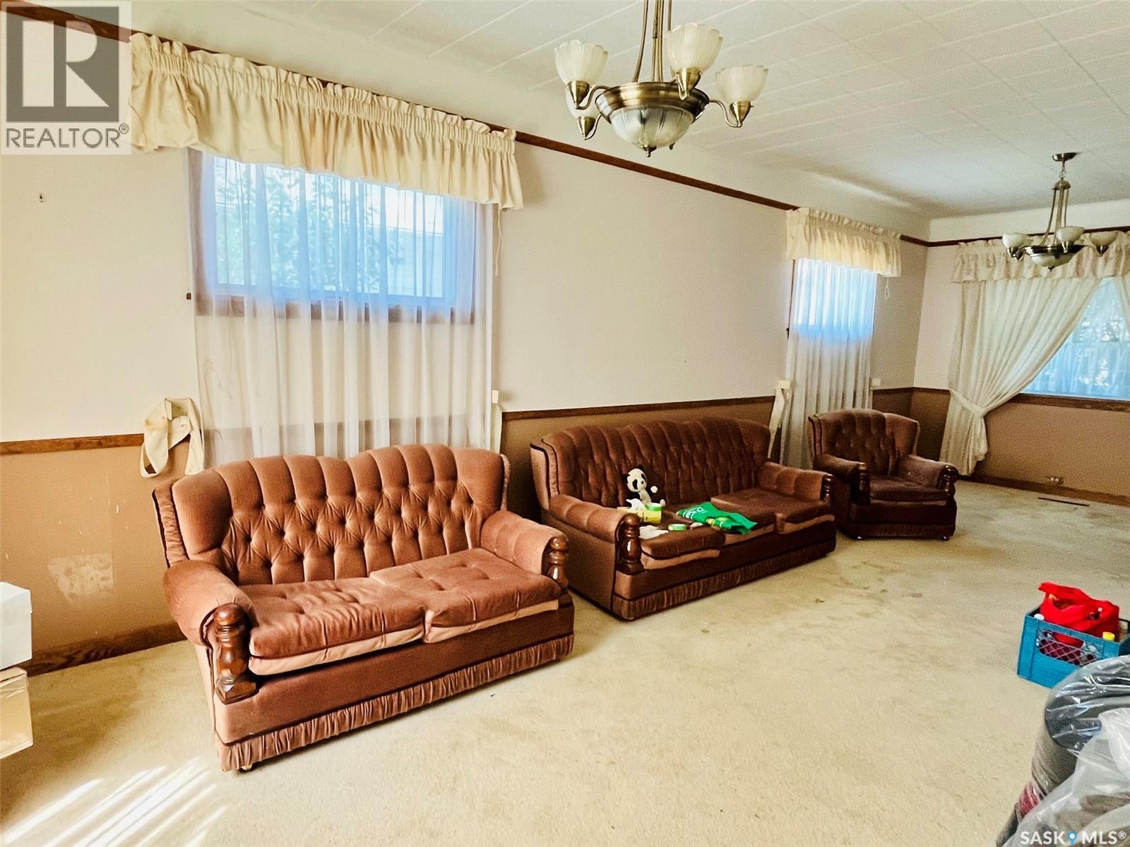 505 Macleod Avenue W Property Photo 11